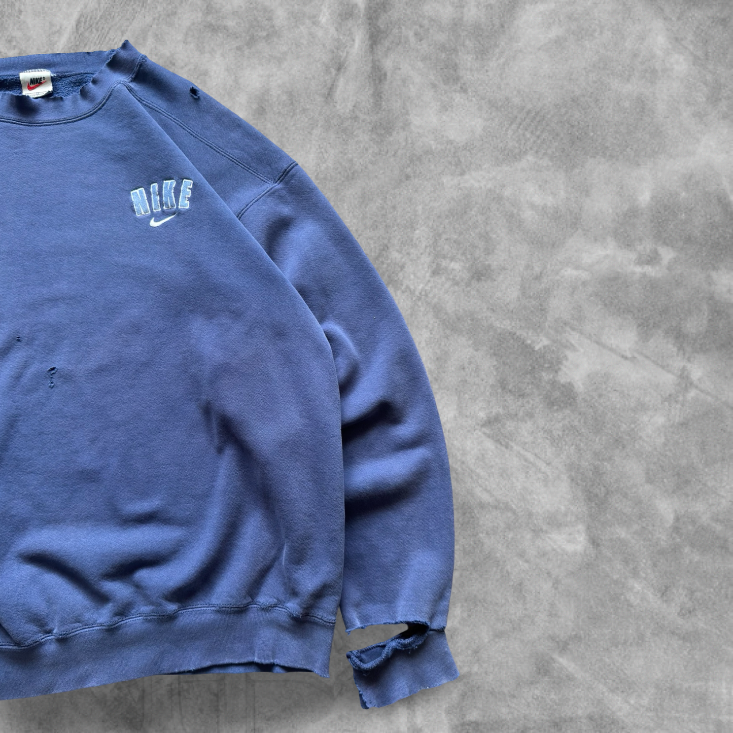 Distressed Blue Nike Sweatshirt 1990s (XL)