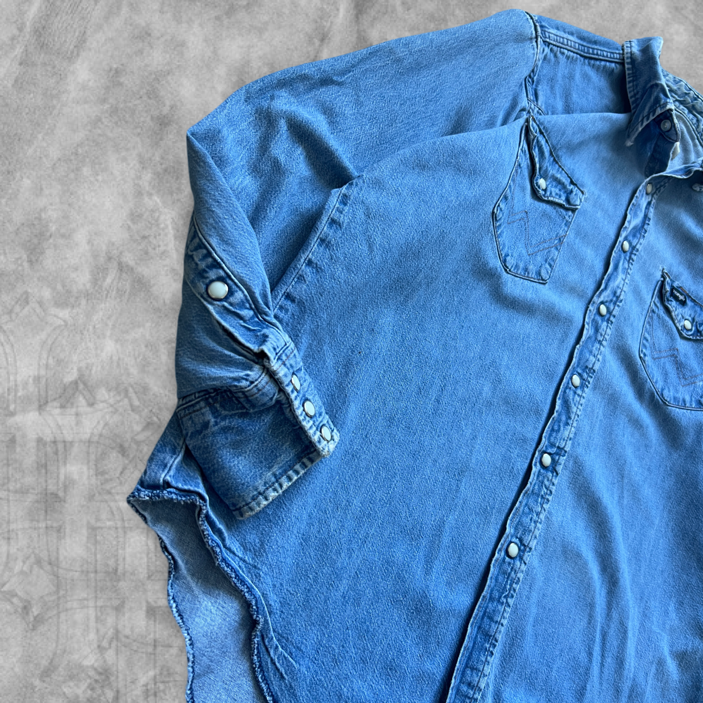 Faded Distressed Denim Wrangler Pearl Snap Shirt 1990s (XL)
