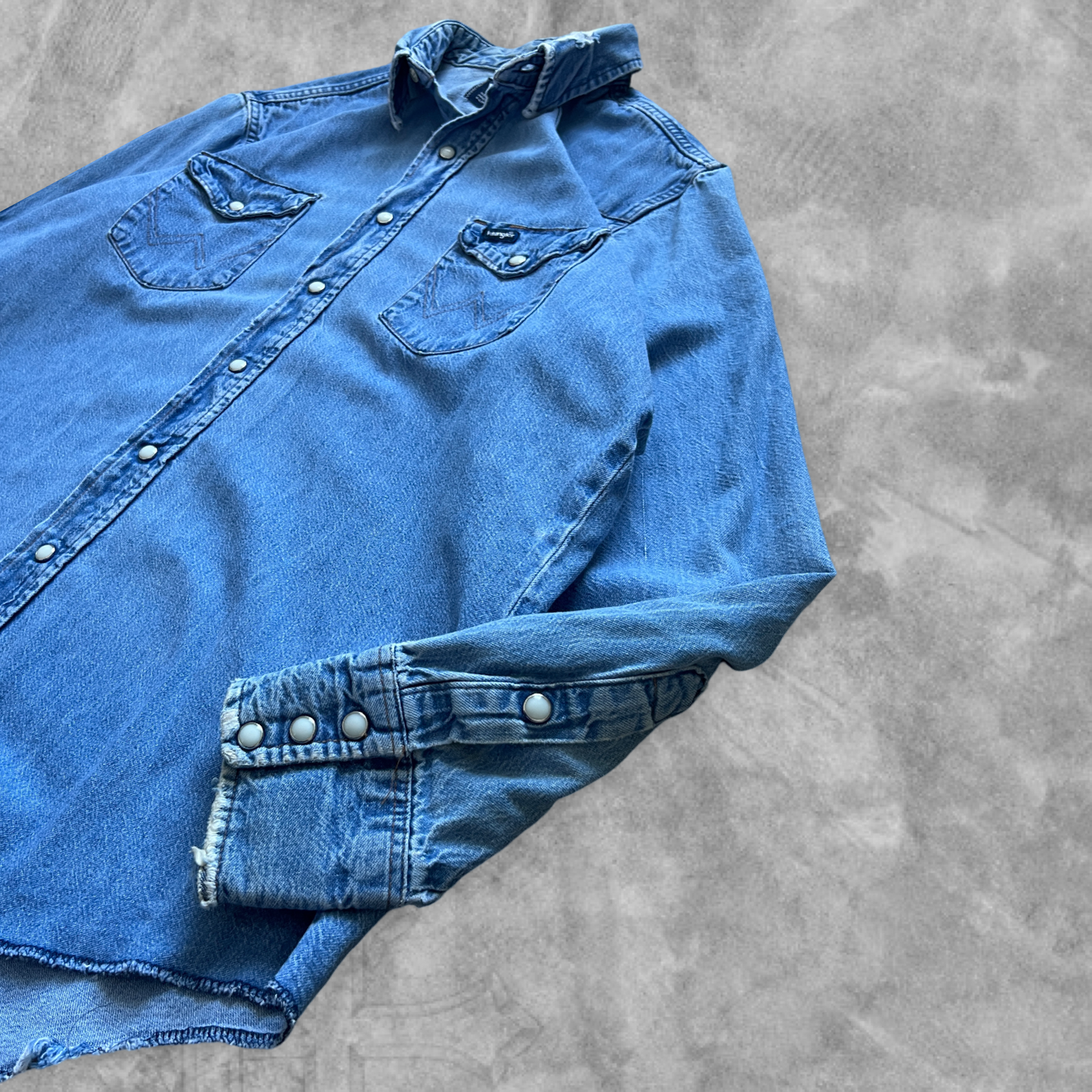 Faded Distressed Denim Wrangler Pearl Snap Shirt 1990s (XL)