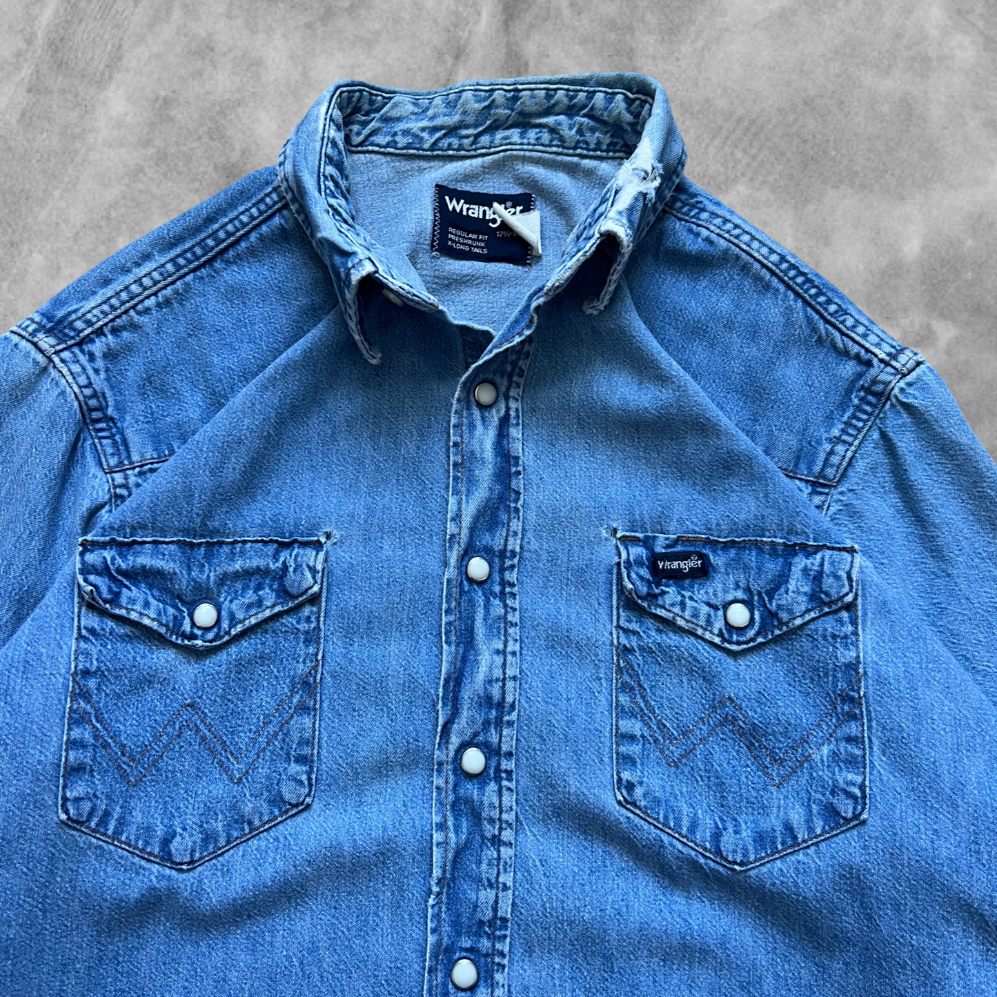 Faded Distressed Denim Wrangler Pearl Snap Shirt 1990s (XL)