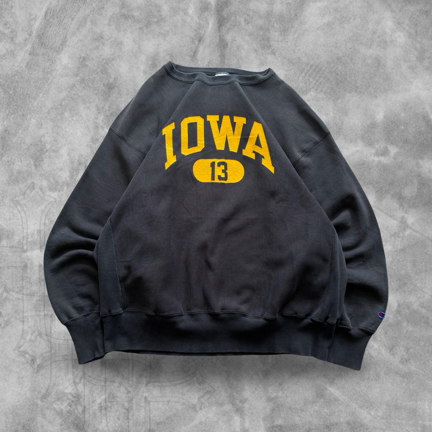 Black Iowa Hawkeyes Champion Reverse Weave Sweatshirt 1990s (XL)
