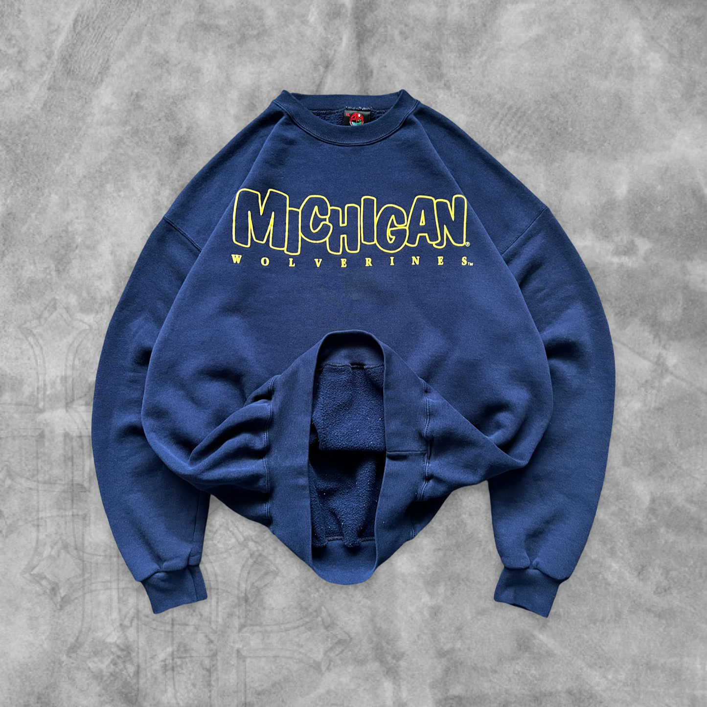 Navy Blue Michigan Wolverines Sweatshirt 1990s (XL)