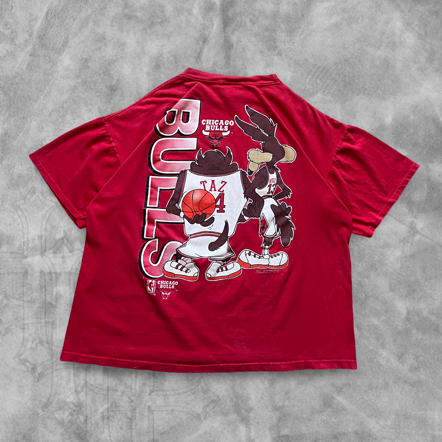 Red Chicago Bulls Looney Toons Shirt 1994 (L)