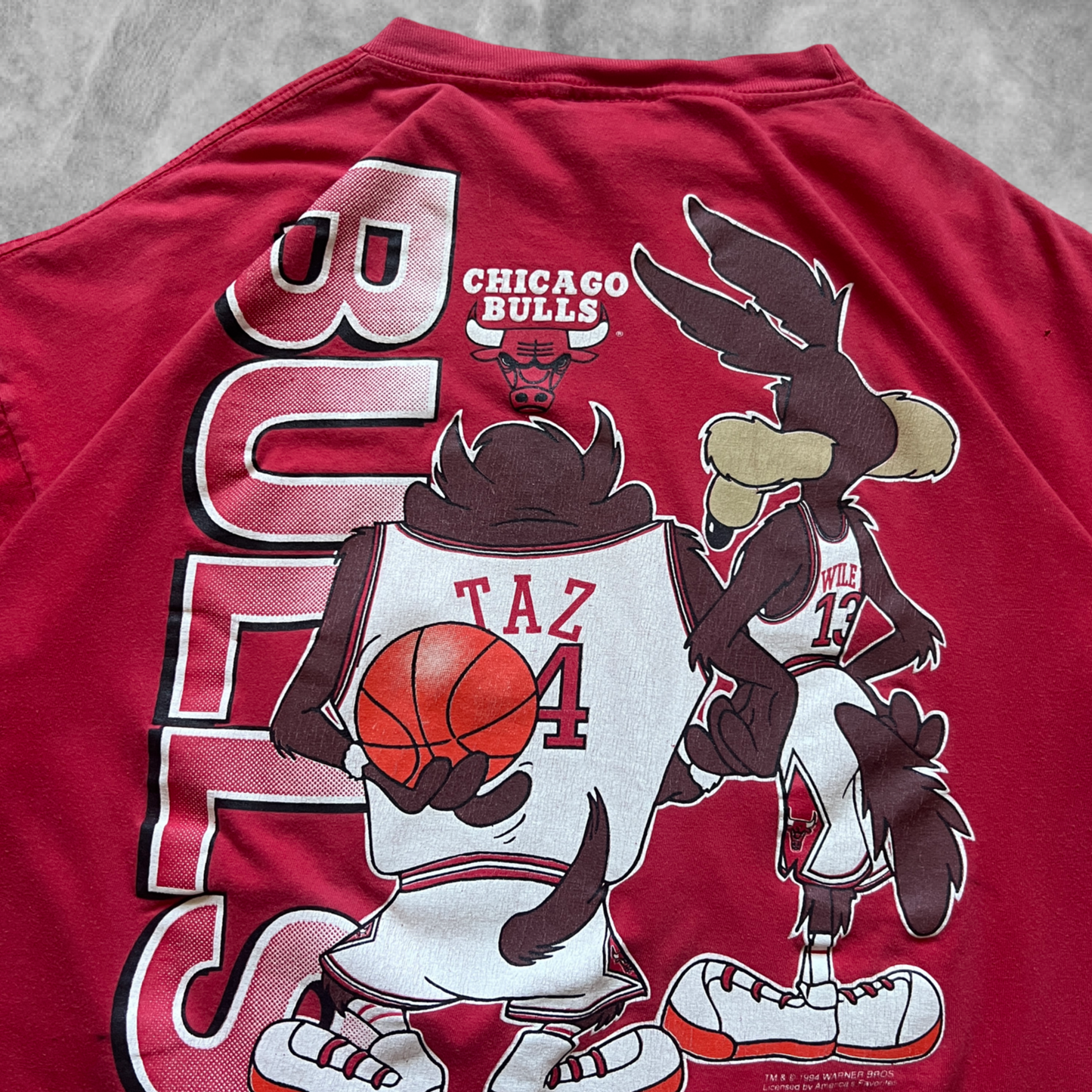 Red Chicago Bulls Looney Toons Shirt 1994 (L)