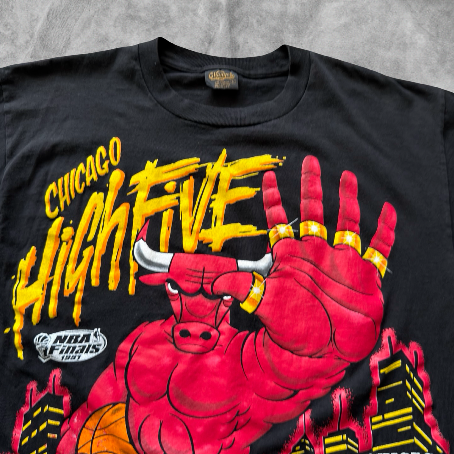 Black Chicago Bulls High Five Shirt 1990s (L)
