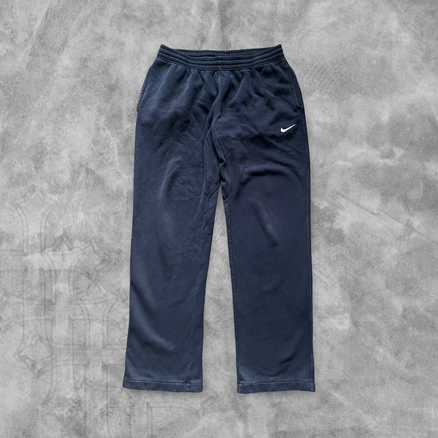 Navy Blue Nike Essential Sweatpants 2000s (L)