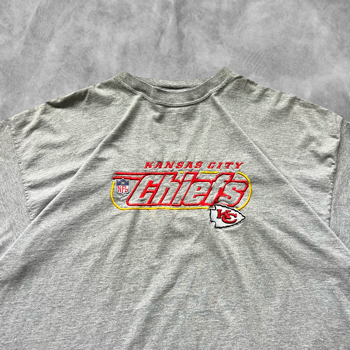 Stone Gray Kansas City Chiefs Shirt 1990s (XL)