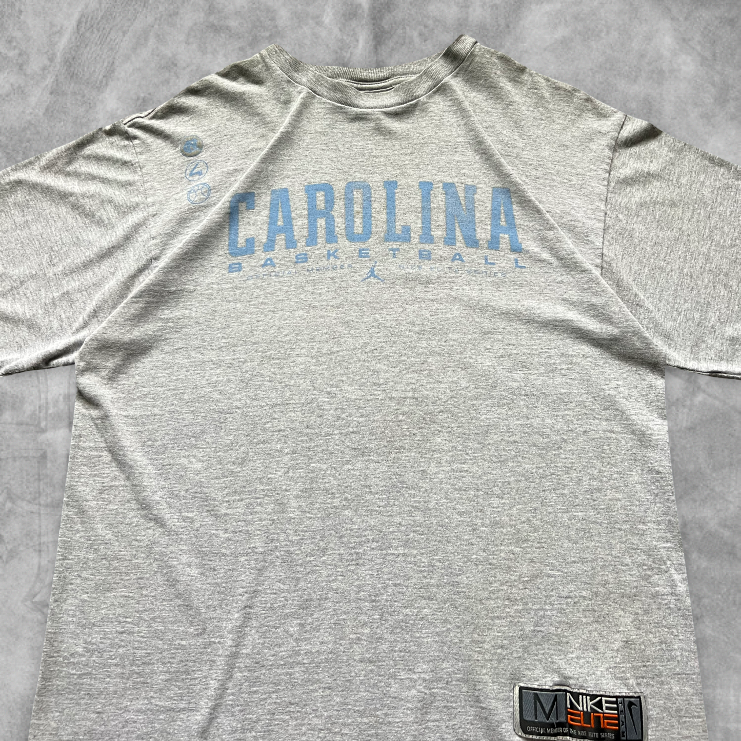 Gray North Carolina Tar Heels Basketball Shirt 2000s (M)