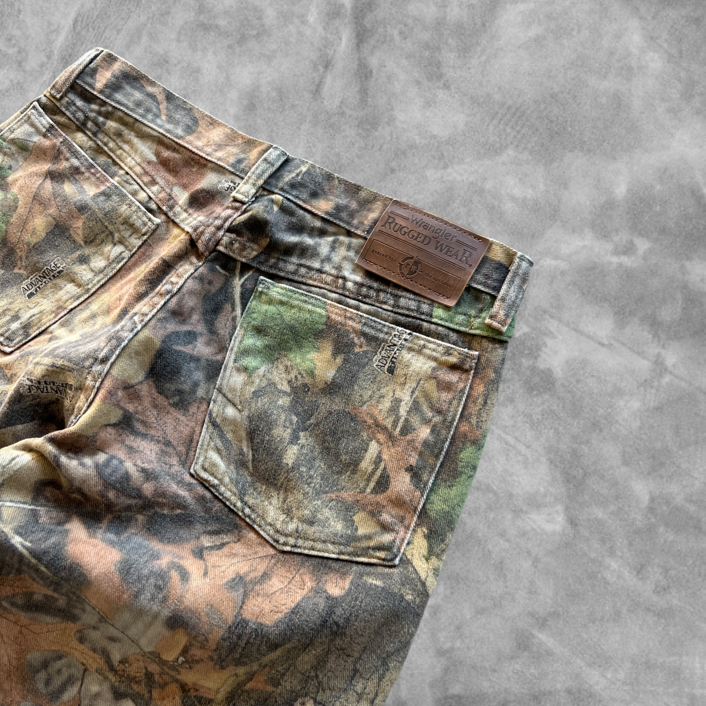 Realtree Camo Wrangler Rugged Wear Jeans 1990s (32x33)