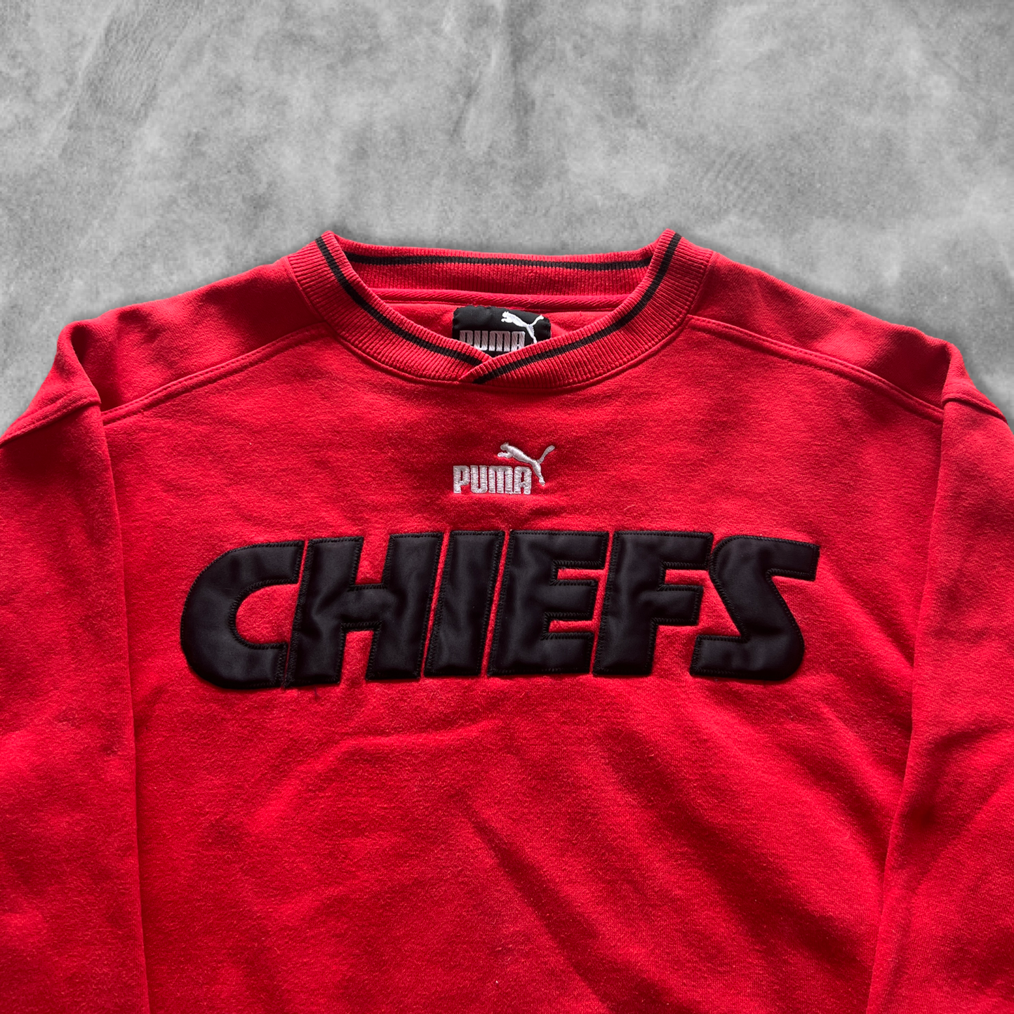 Red Kansas City Chiefs Spellout Sweatshirt 1990s (M)
