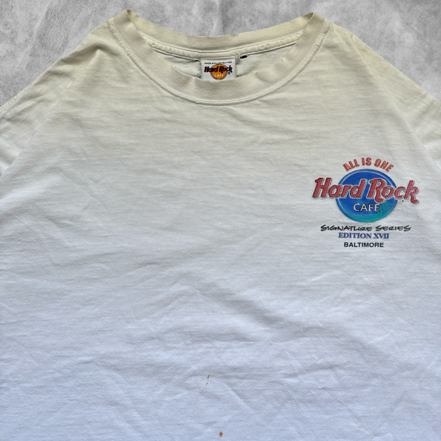White Hard Rock Cafe Creed Shirt 2000s (L)