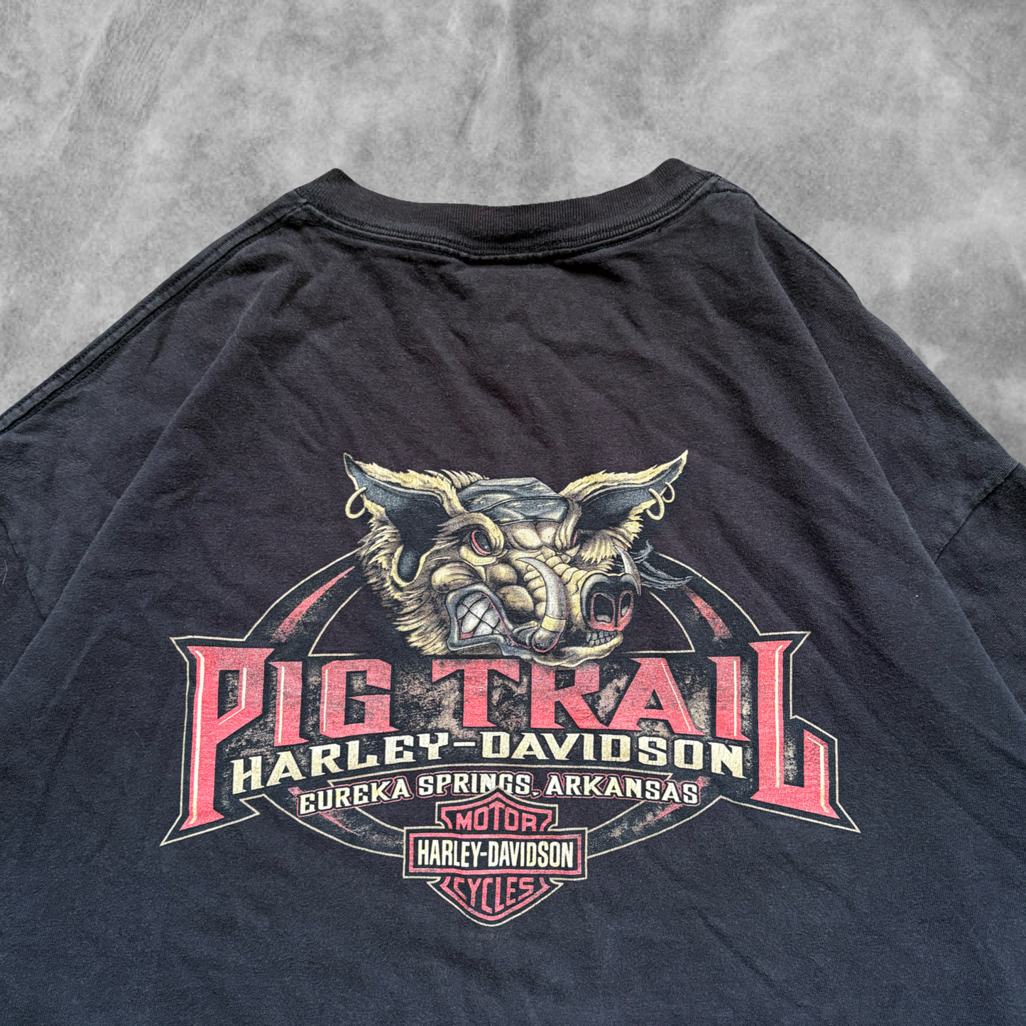 Black Harley Davidson Hog Shirt 2000s (XL)