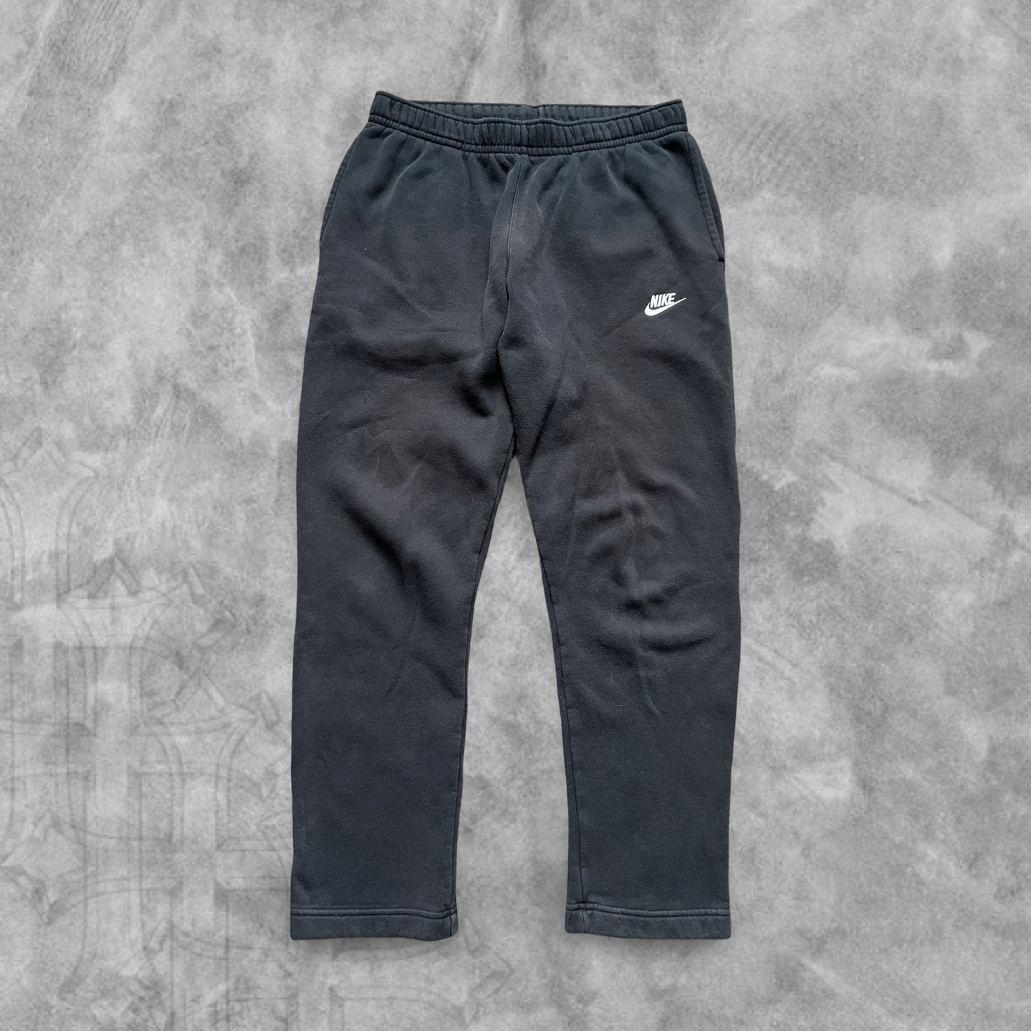 Black Nike Essential Sweatpants 2000s (L)