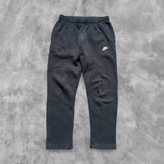 Black Nike Essential Sweatpants 2000s (L)