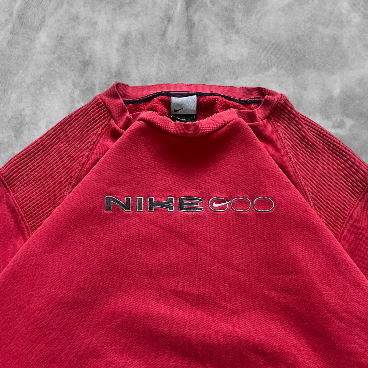 Faded Red Nike Sweatshirt 2000s (L)