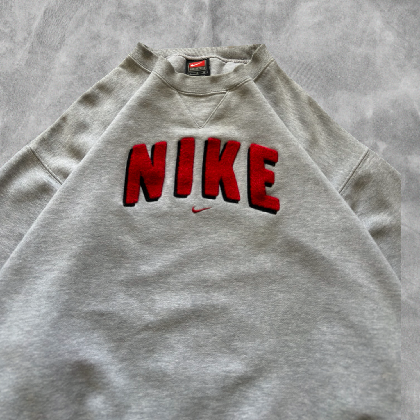 Gray Nike Essential Sweatshirt 2000s (L)