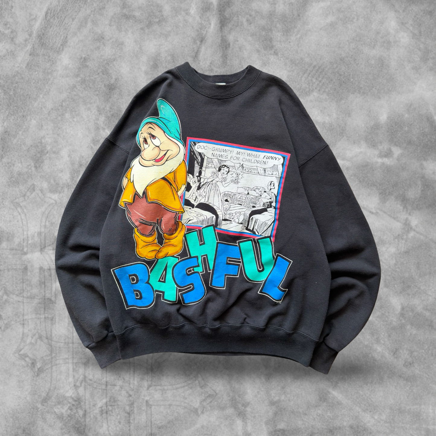 Black Bashful Snow White Sweatshirt 1990s (XL)