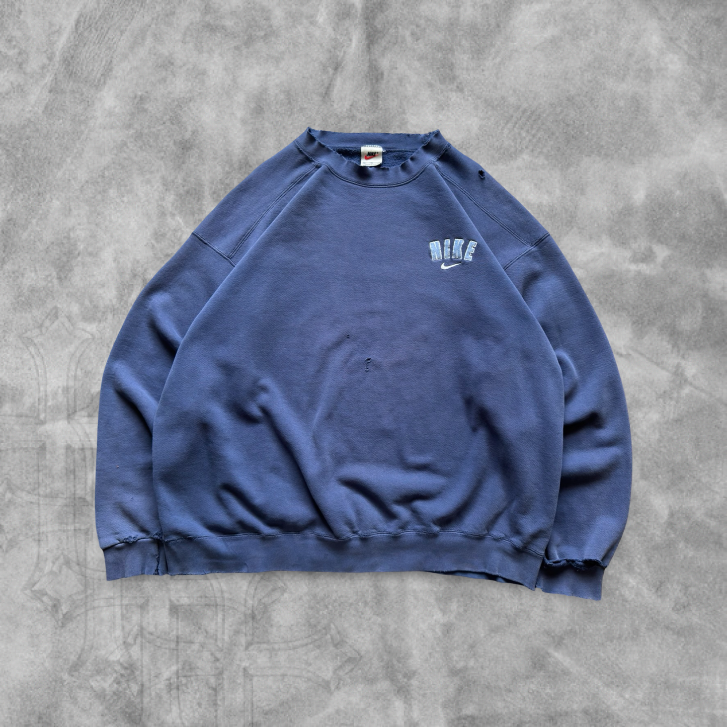 Distressed Blue Nike Sweatshirt 1990s (XL)