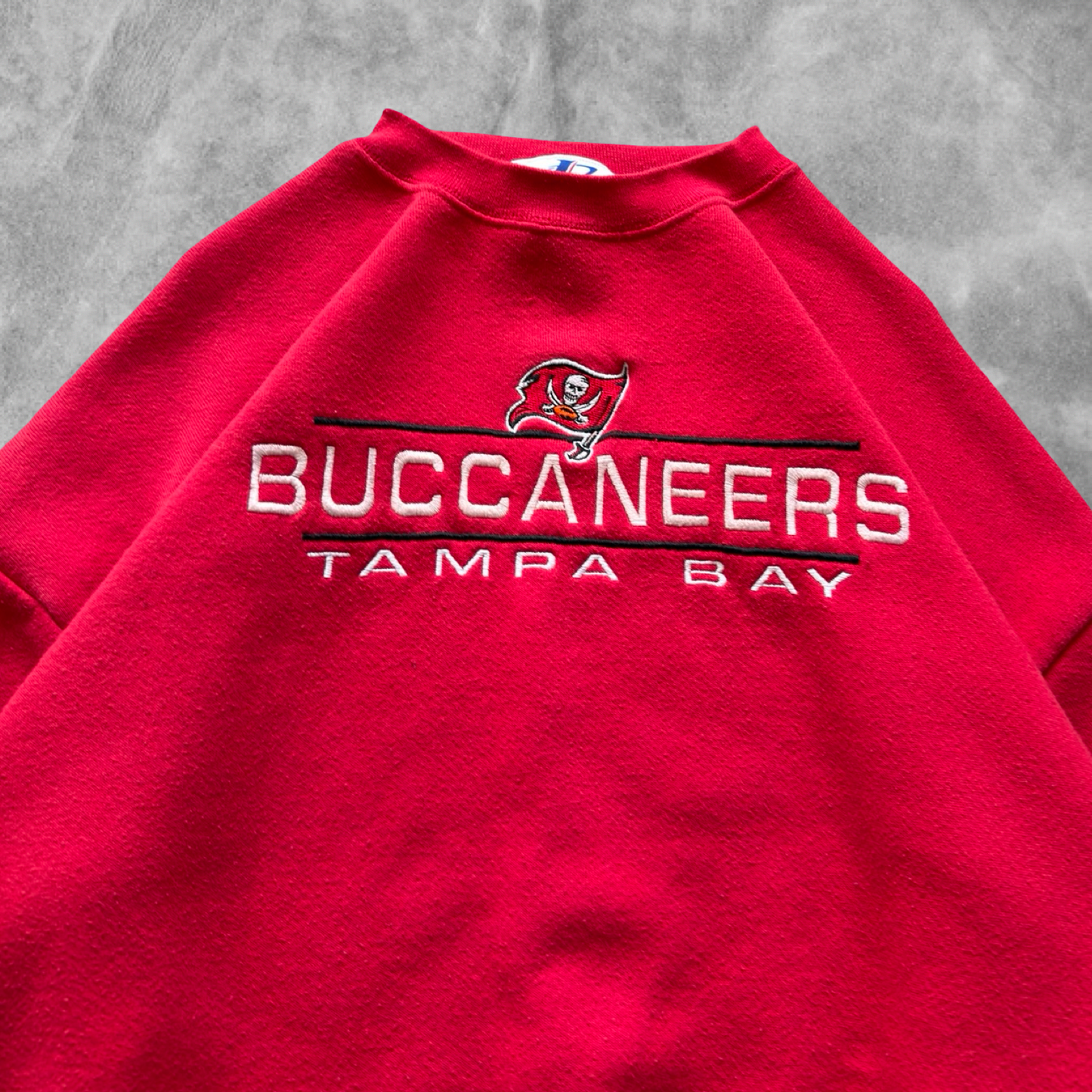 Red Tampa Bay Buccaneers Sweatshirt 1990s (L)