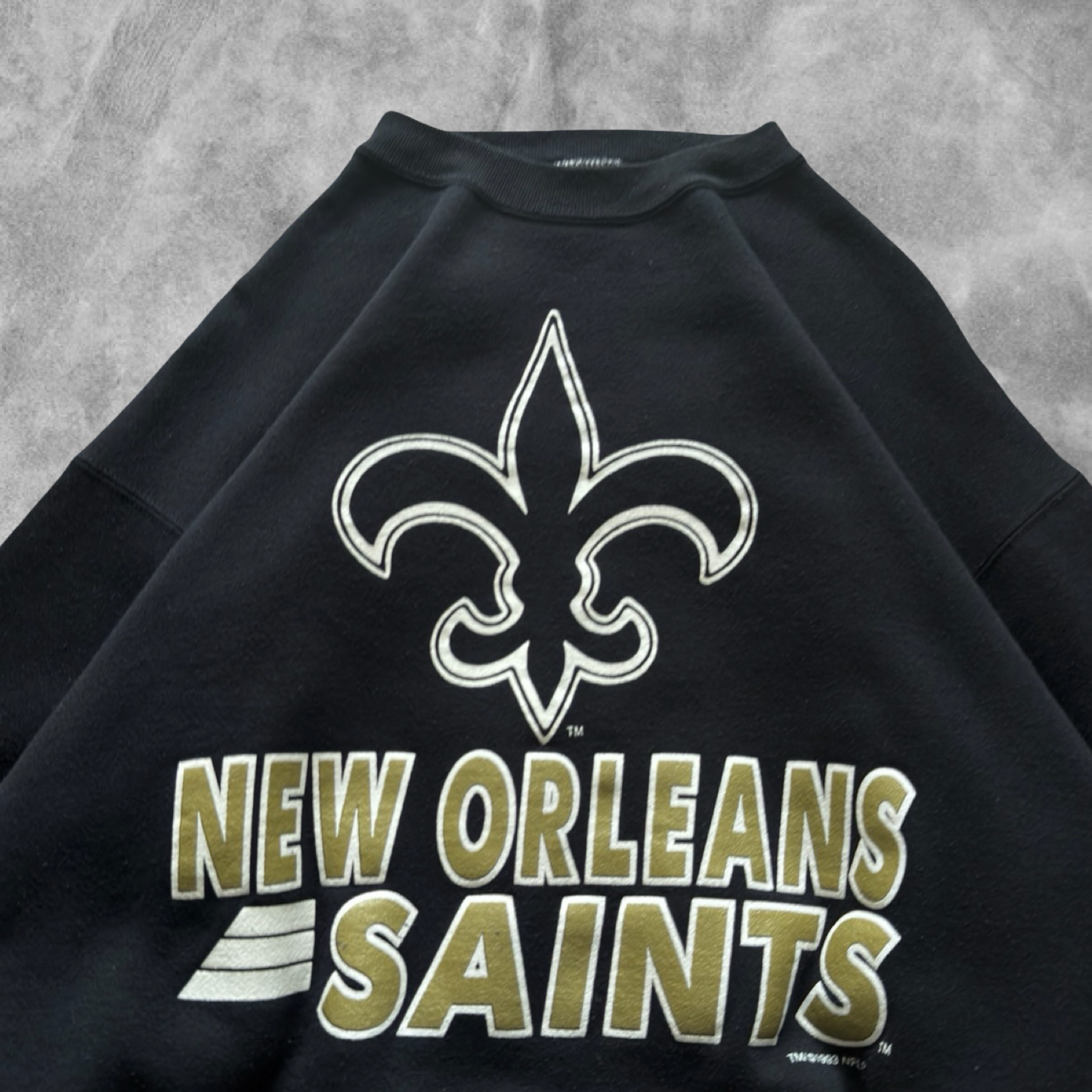 Black New Orleans Saints Sweatshirt 1990s (XL)