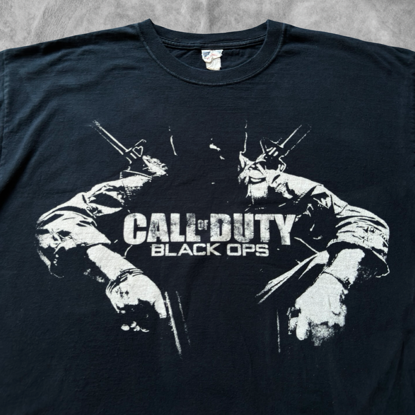 Black Call Of Duty Black Ops Shirt 2010 (L)