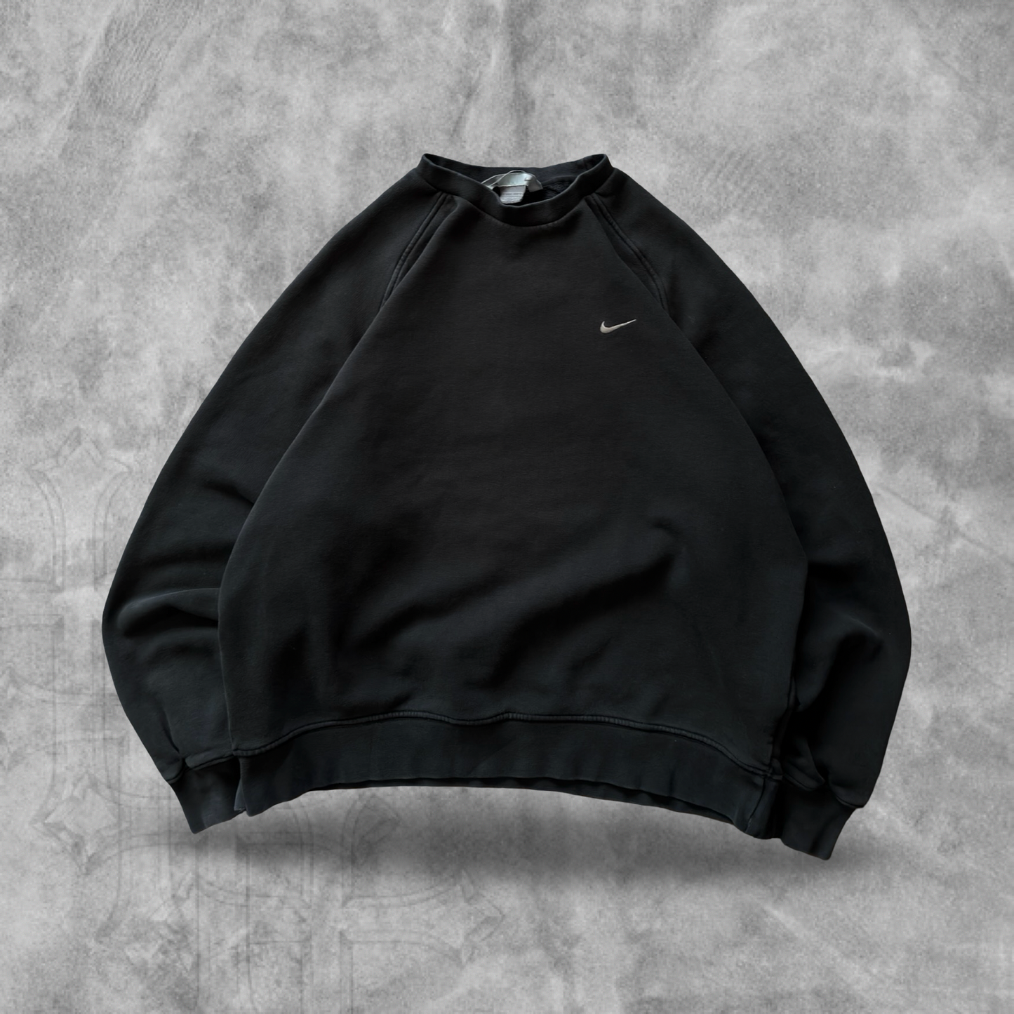 Black Nike Essential Sweatshirt 2000s (M)