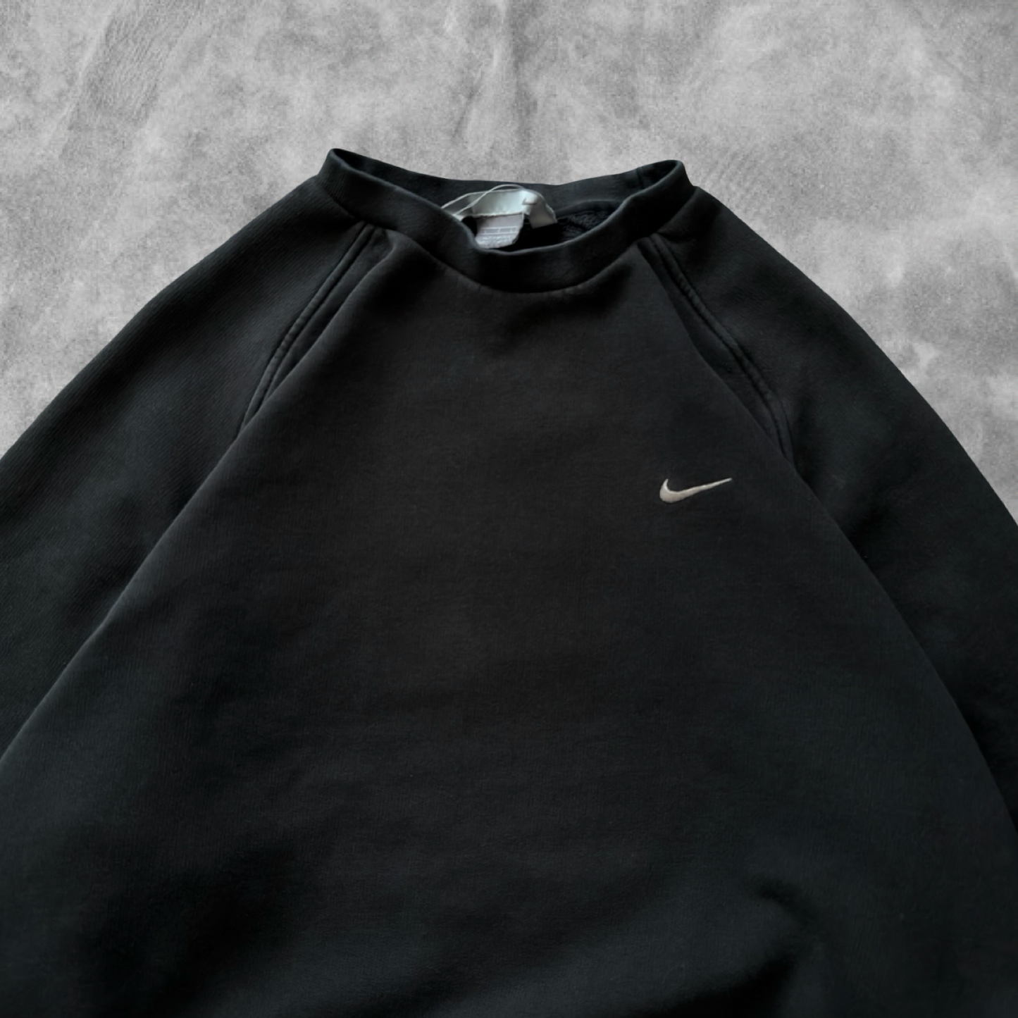 Black Nike Essential Sweatshirt 2000s (M)