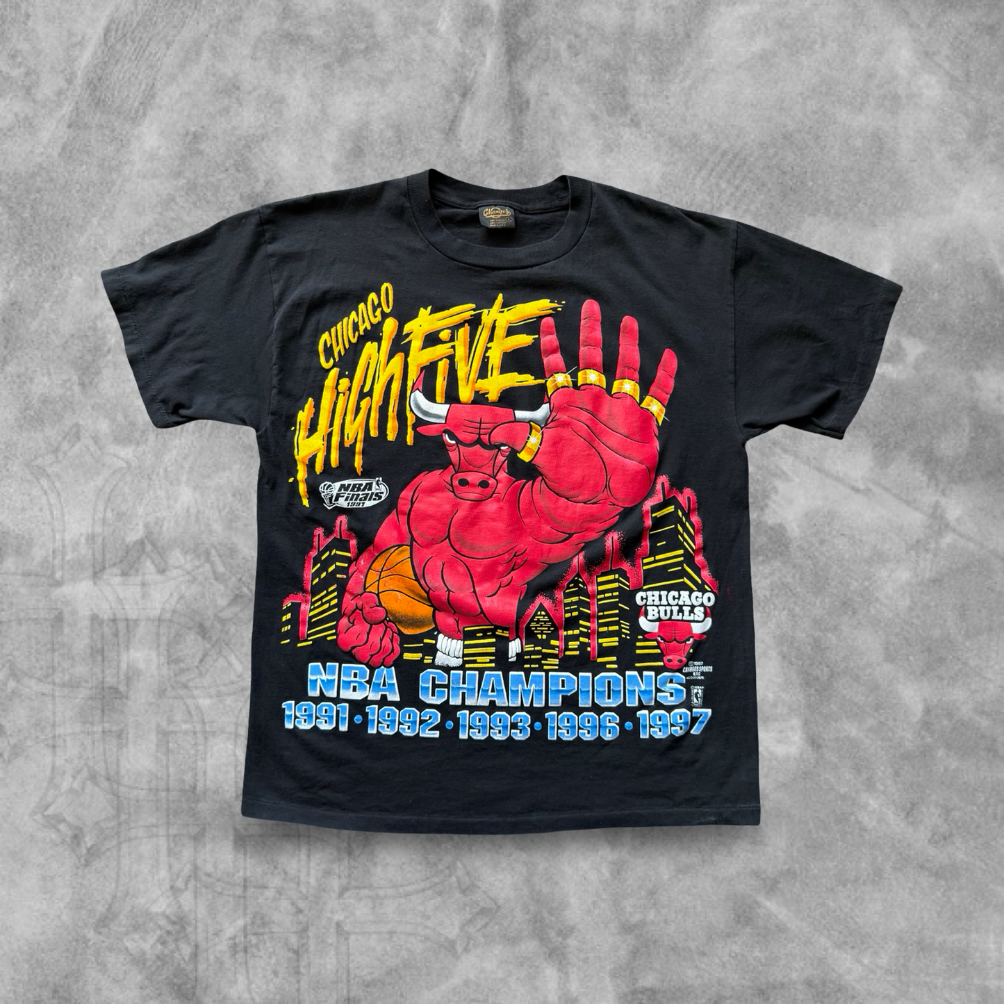 Black Chicago Bulls High Five Shirt 1990s (L)
