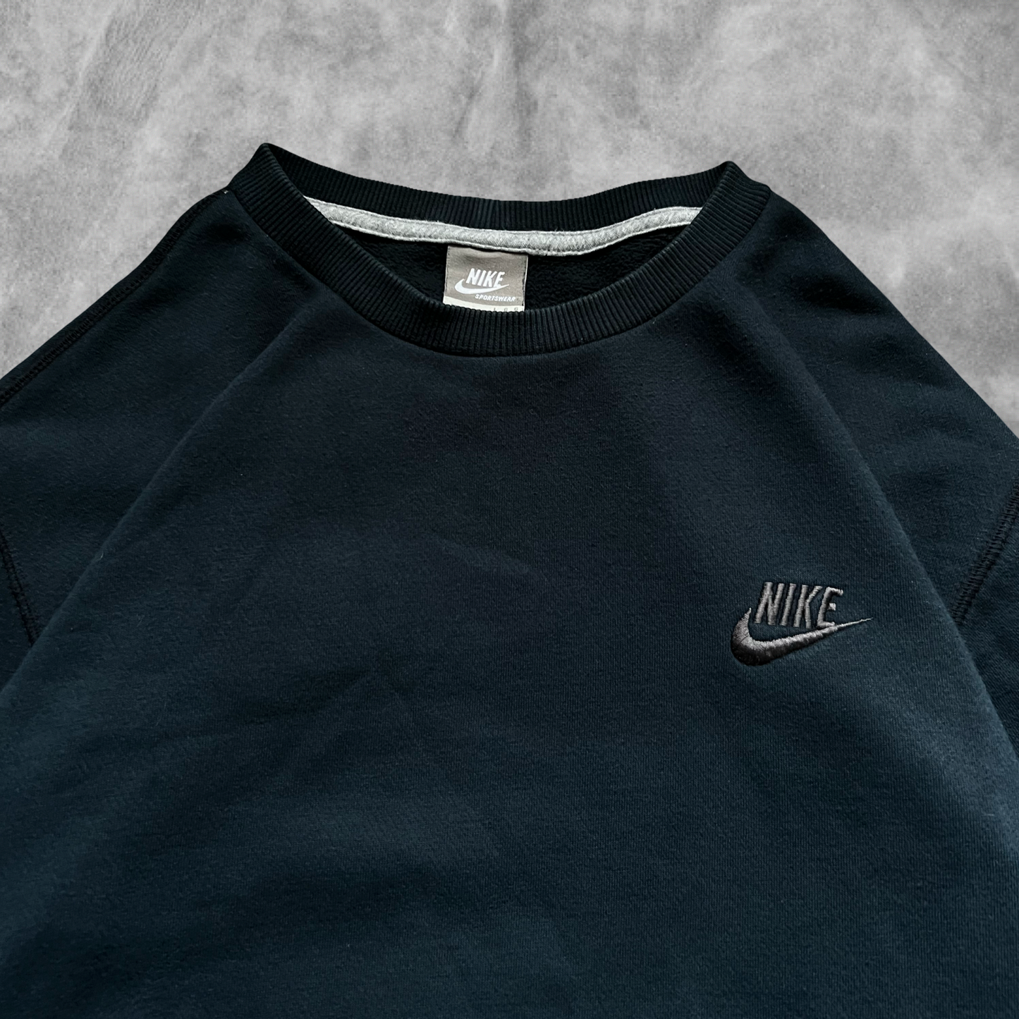 Black Nike Essentials Sweatshirt 2000s (L)