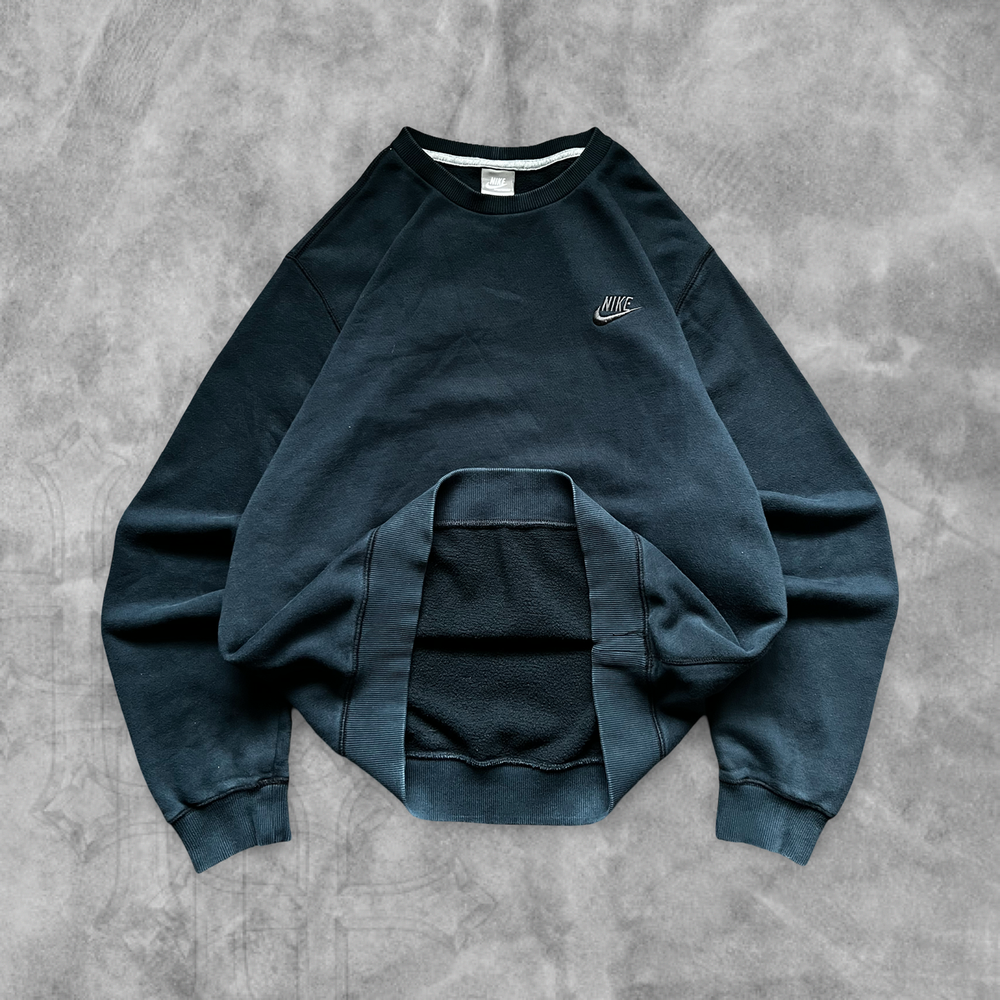 Black Nike Essentials Sweatshirt 2000s (L)