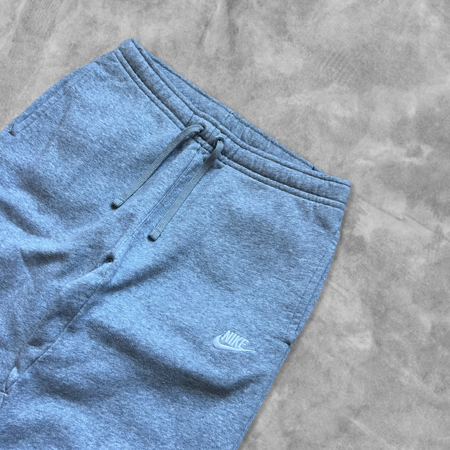 Light Grey Nike Essential Sweatpants 2000s (M)