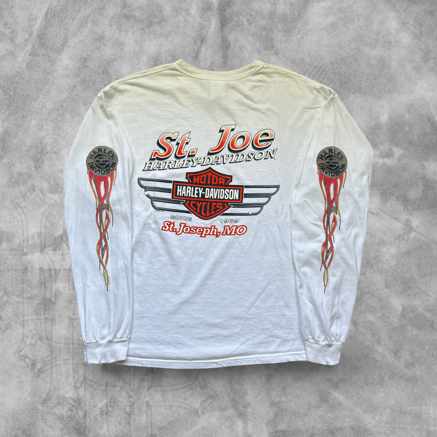 White Harley Davidson Flame Sleeve Shirt 2000s (XL)